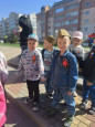 Возложение цветов к обелиску