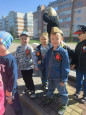 Возложение цветов к обелиску