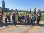 Возложение цветов к обелиску