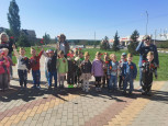 Возложение цветов к обелиску
