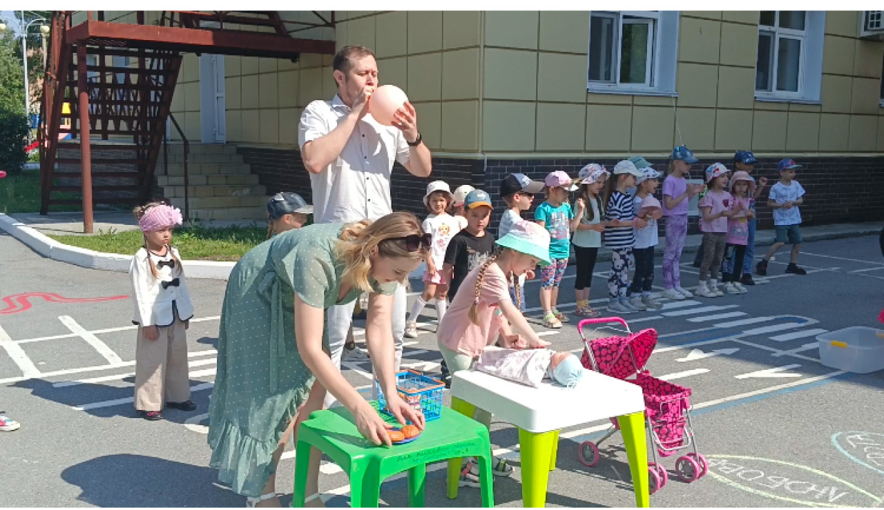 Праздник, посвященный Дню Семью "Волшебная ромашка" с участием семей воспитанников. 2024 г.