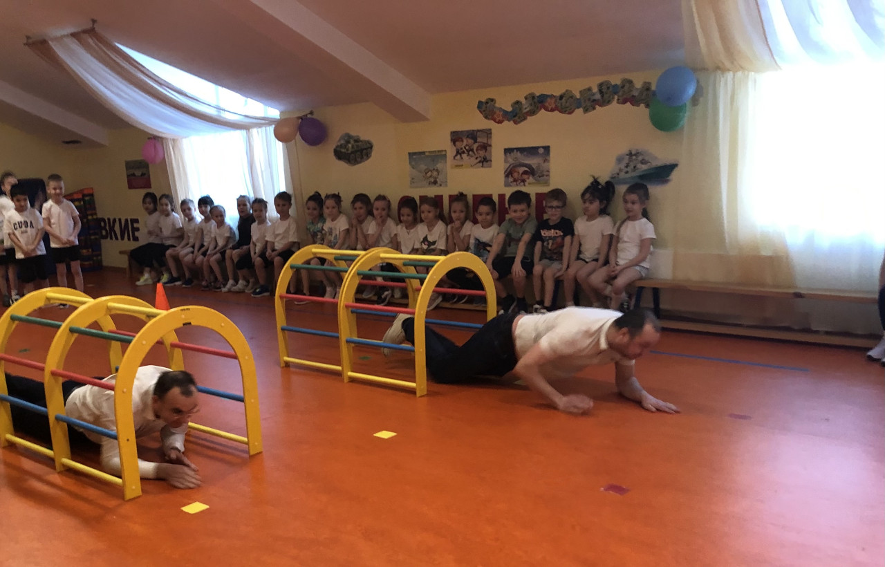 Музыкально-спортивный праздник,посвященный Дню Защитника Отечества с участием пап воспитанников. 2023г.