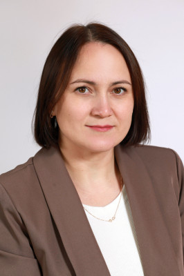 Изибаирова Лариса Аркадьевна