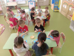 Ходит в небе солнышко