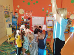 Музыкальные занятия в группе "Колокольчики"