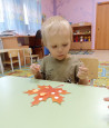 Пластилиновые заплатки для осенних листочков