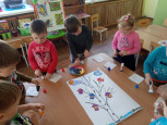 Коллективная работа «Домики для скворцов» во 2 младшей «А» группе «Радуга»