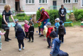 В ясельной группе «Непоседы»  клоун Степа повеселил ребят 
