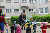 В ясельной группе «Непоседы»  клоун Степа повеселил ребят 