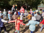 «С летом мы прощаемся, с осенью  встречаемся!» 