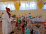Появился во дворе он в холодном январе 