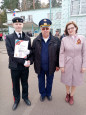На знамя Победы равняем шаг
