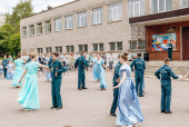 В школе №18 отгремел кадетский бал