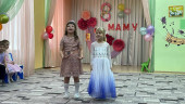 "8 марта - праздник мам, бабушек, сестричек"
