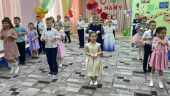"8 марта - праздник мам, бабушек, сестричек"