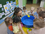 "Вы слыхали о воде? Говорят, она везде!"
