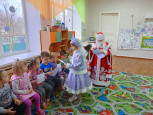 Дед Мороз в гостях у малышей