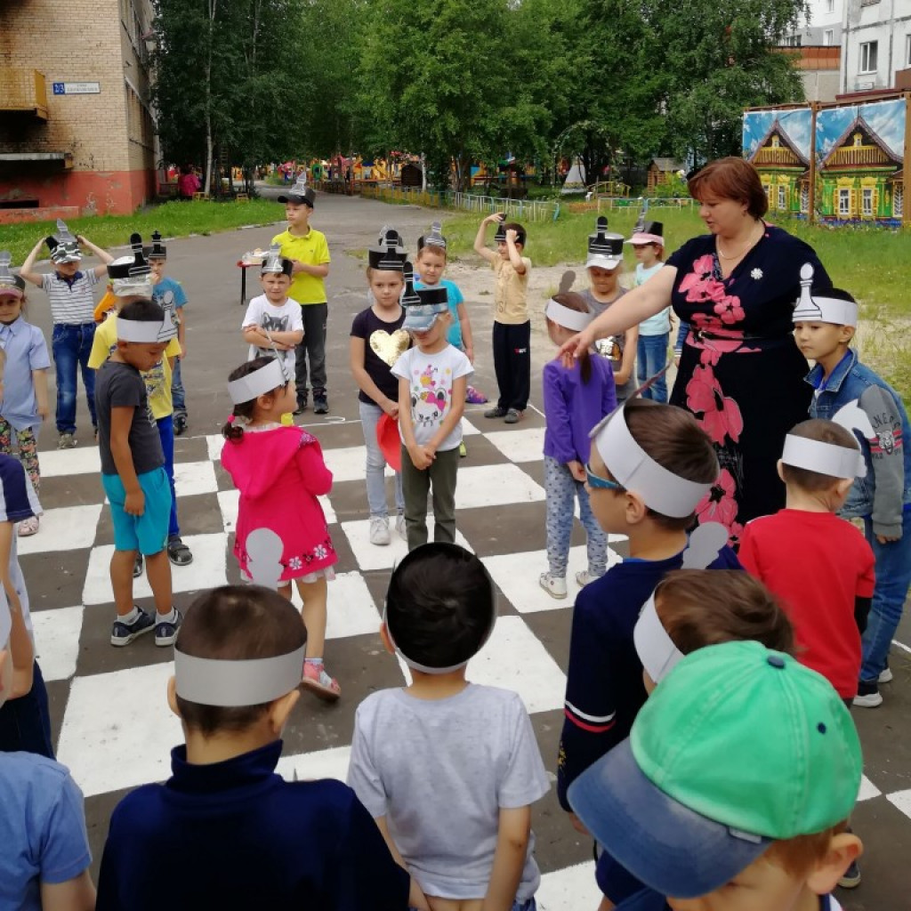 Развлечение "Научим Незнайку играть в шахматы"
