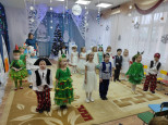 Новогодний утренник "В поисках ягоды Снеженики"