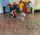 Игры с разноцветными мячами