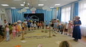 Модный показ "Парад шляп" в рамках проекта "#ВместеЯрче"