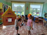 Ребята дежурной группы "окунулись" в мир театра