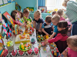 В детском саду организована выставка совместных творческих работ педагогов, детей и родителей "Пасхальная палитра"
