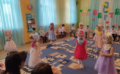 Воспитанники 2-ой младшей группы поздравили своих любимых мам и бабушек