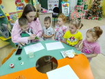 Коллективная аппликация  "Новогодний венок"