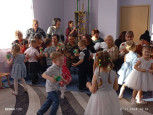 День мамы в средней группе 