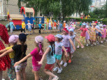 Клоуны в гостях у ребят