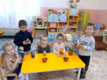 Народные промыслы в средней гр.