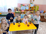 Народные промыслы в средней гр.
