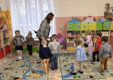 Адаптационное занятие во 2-й мл. группе "Весёлые игрушки" : "Бабочка-Леталочка и волшебные пузырьки"
